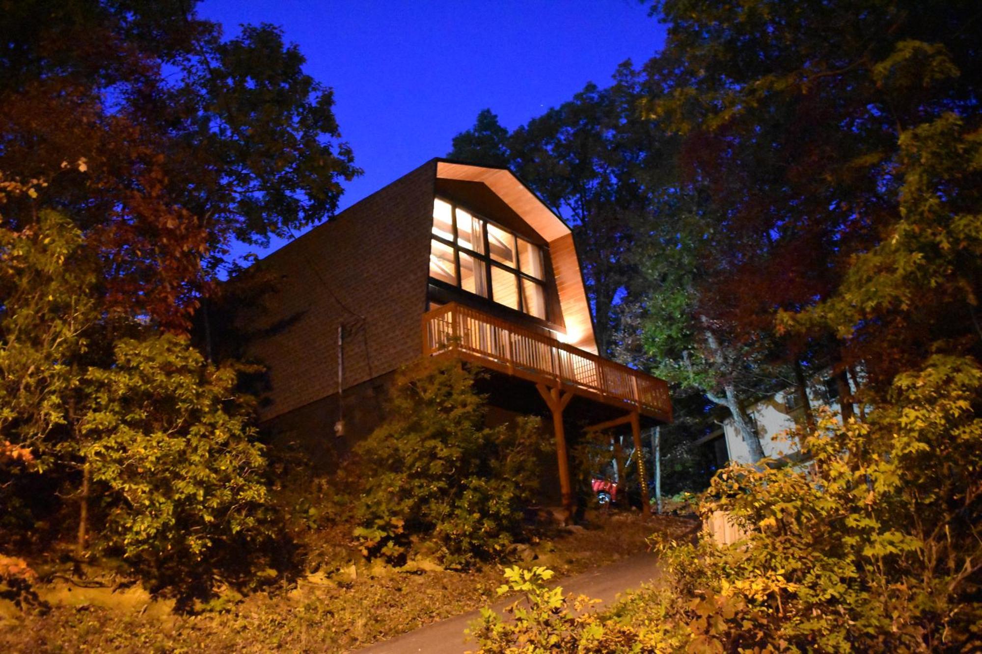 Treetops - 3bd/2bt Boutique W/mt Leconte Views In Chalet *