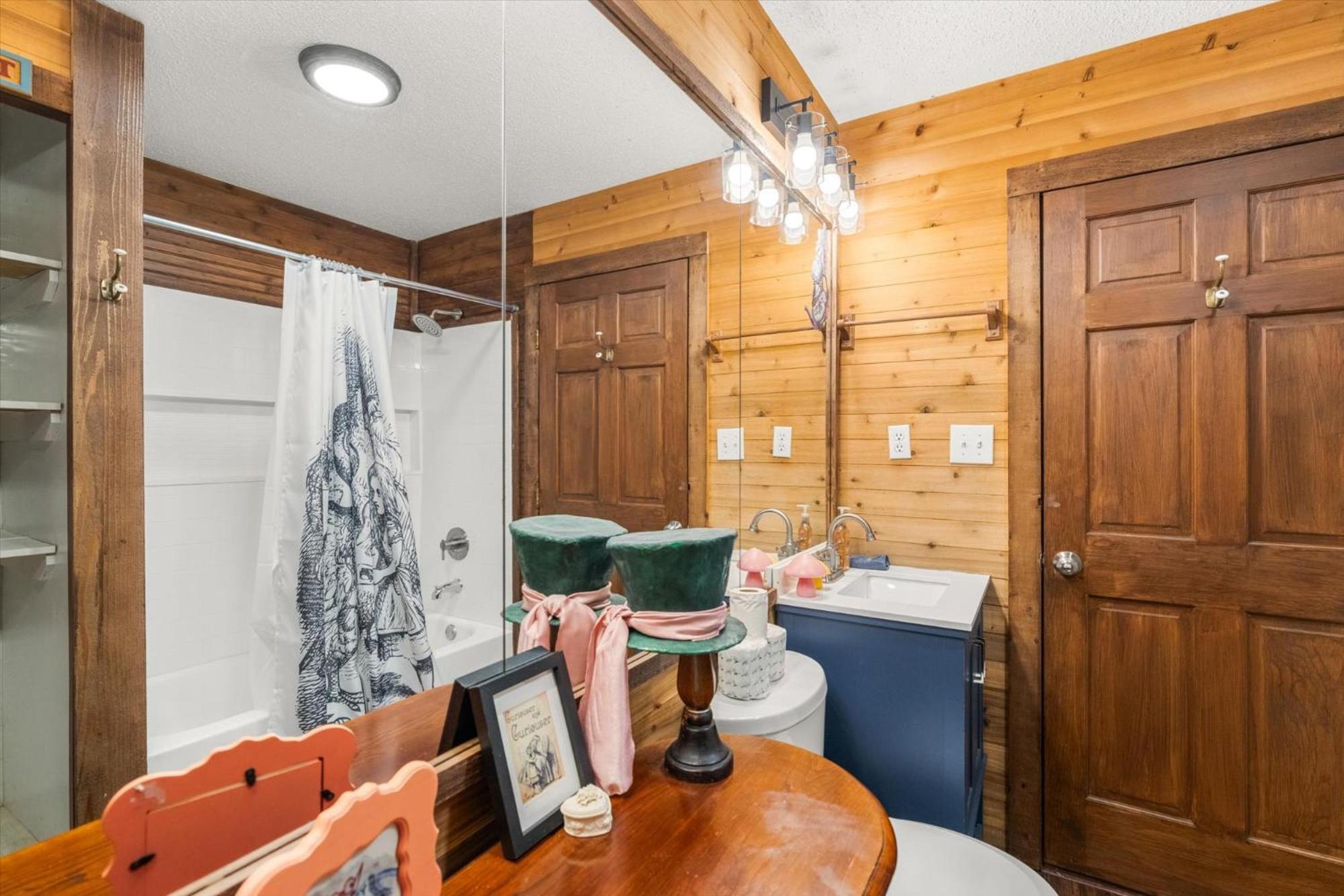 Holiday home Downtown Vibes With Bbq, Hot Tub & Games! Gatlinburg