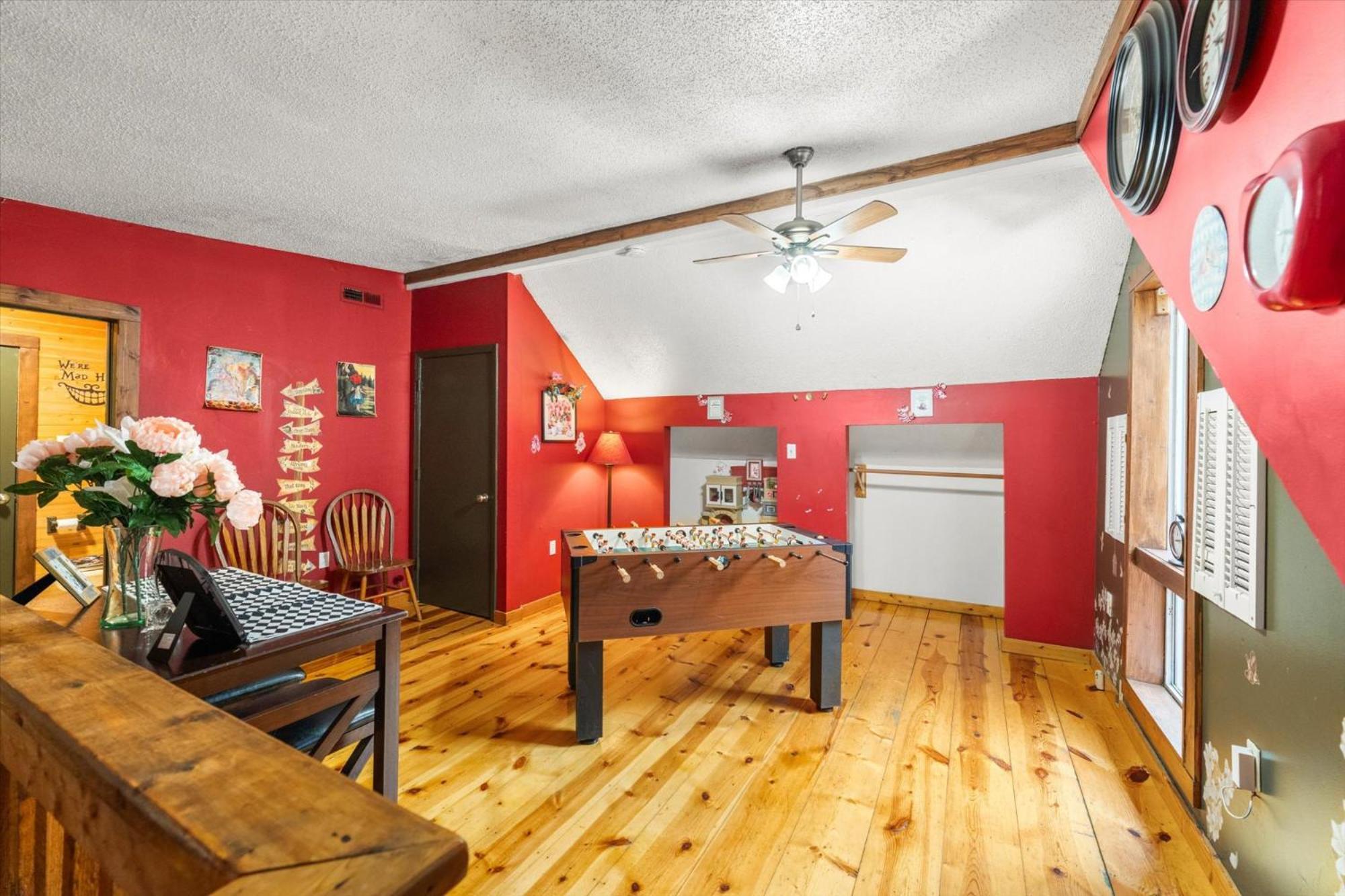 Holiday home Downtown Vibes With Bbq, Hot Tub & Games!