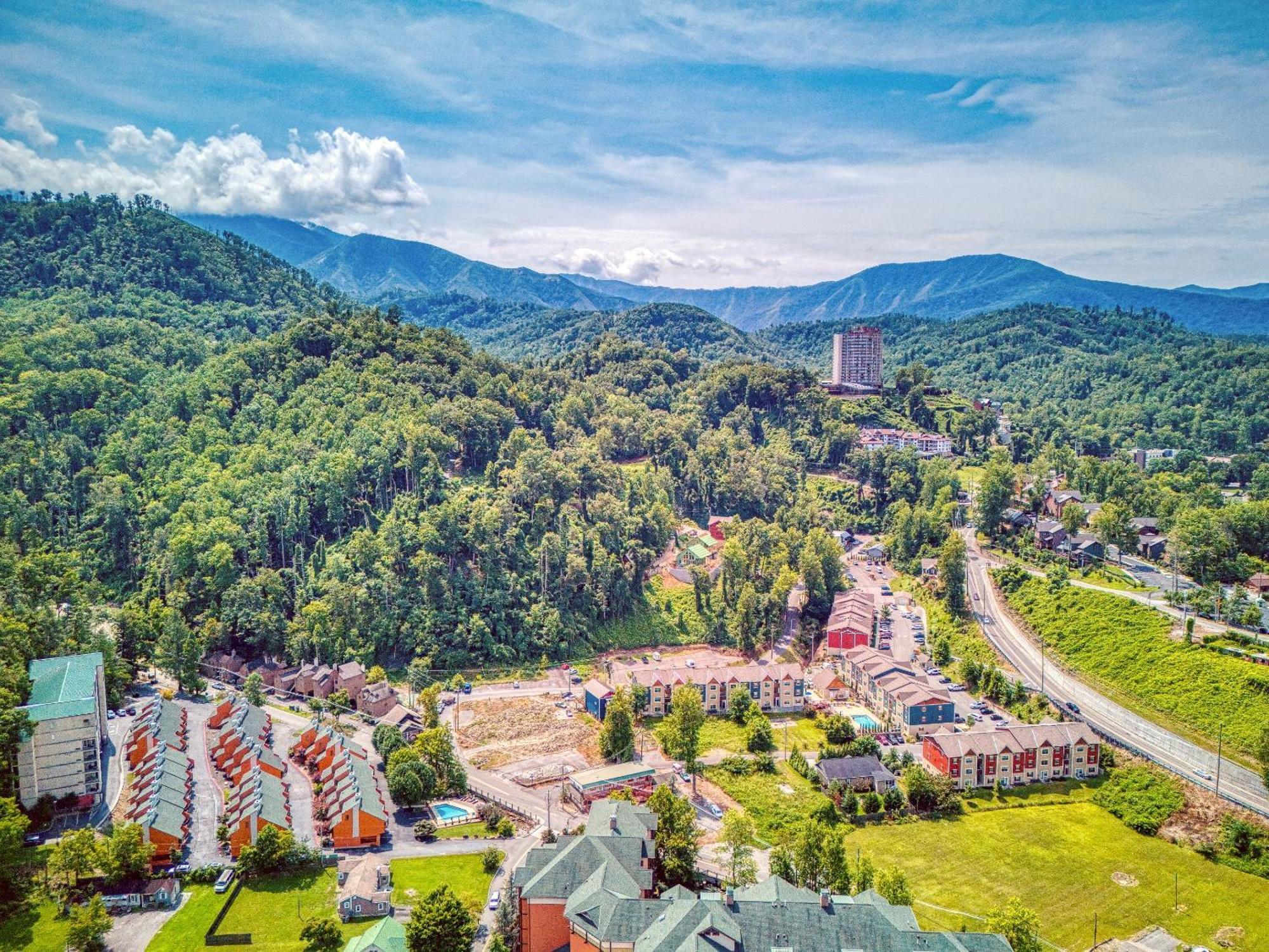 Downtown Gatlinburg5 Starwalk Everywhere *