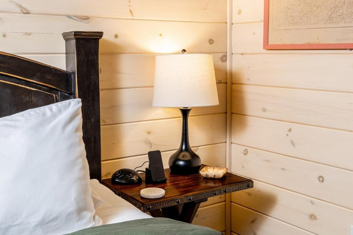Winter Sale! Fully Stocked Away From Home! * Gatlinburg