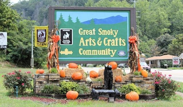 Winter Sale! Fully Stocked Away From Home! Gatlinburg