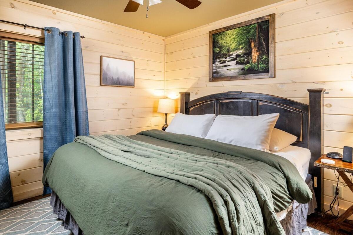 Winter Sale! Fully Stocked Away From Home! * Gatlinburg