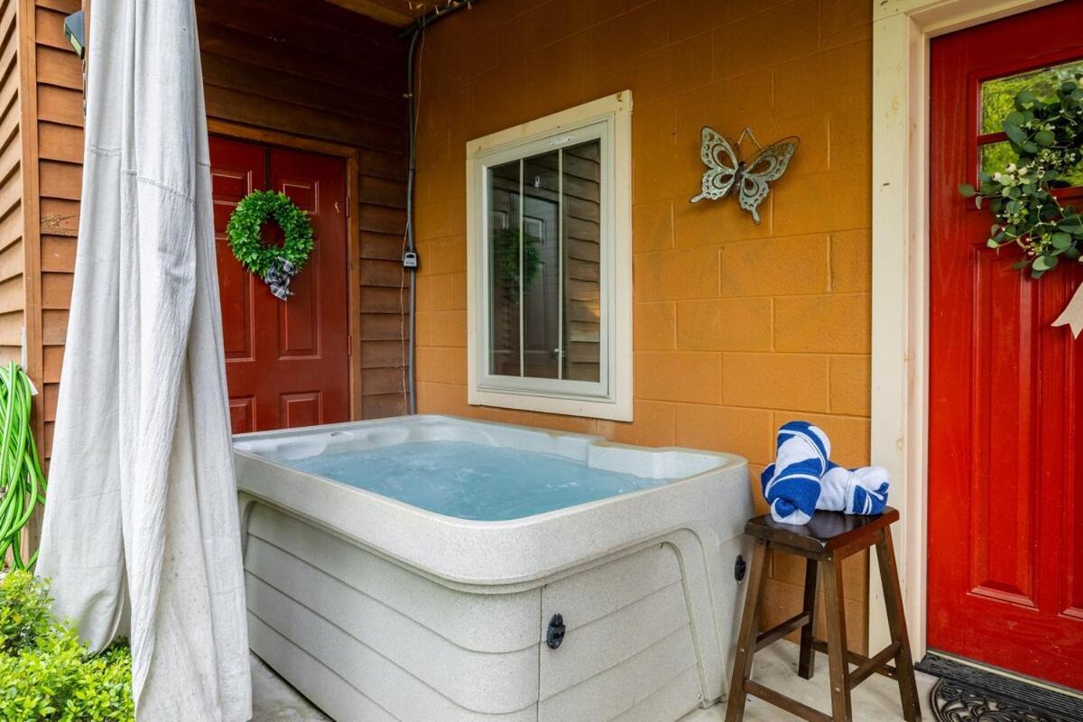 Holiday home Winter Sale! Fully Stocked Away From Home! *