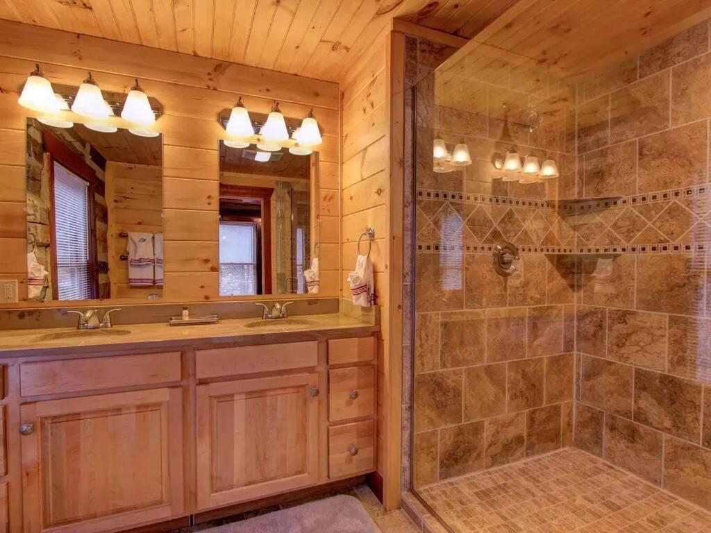 Bear Sanctuary Holiday home
