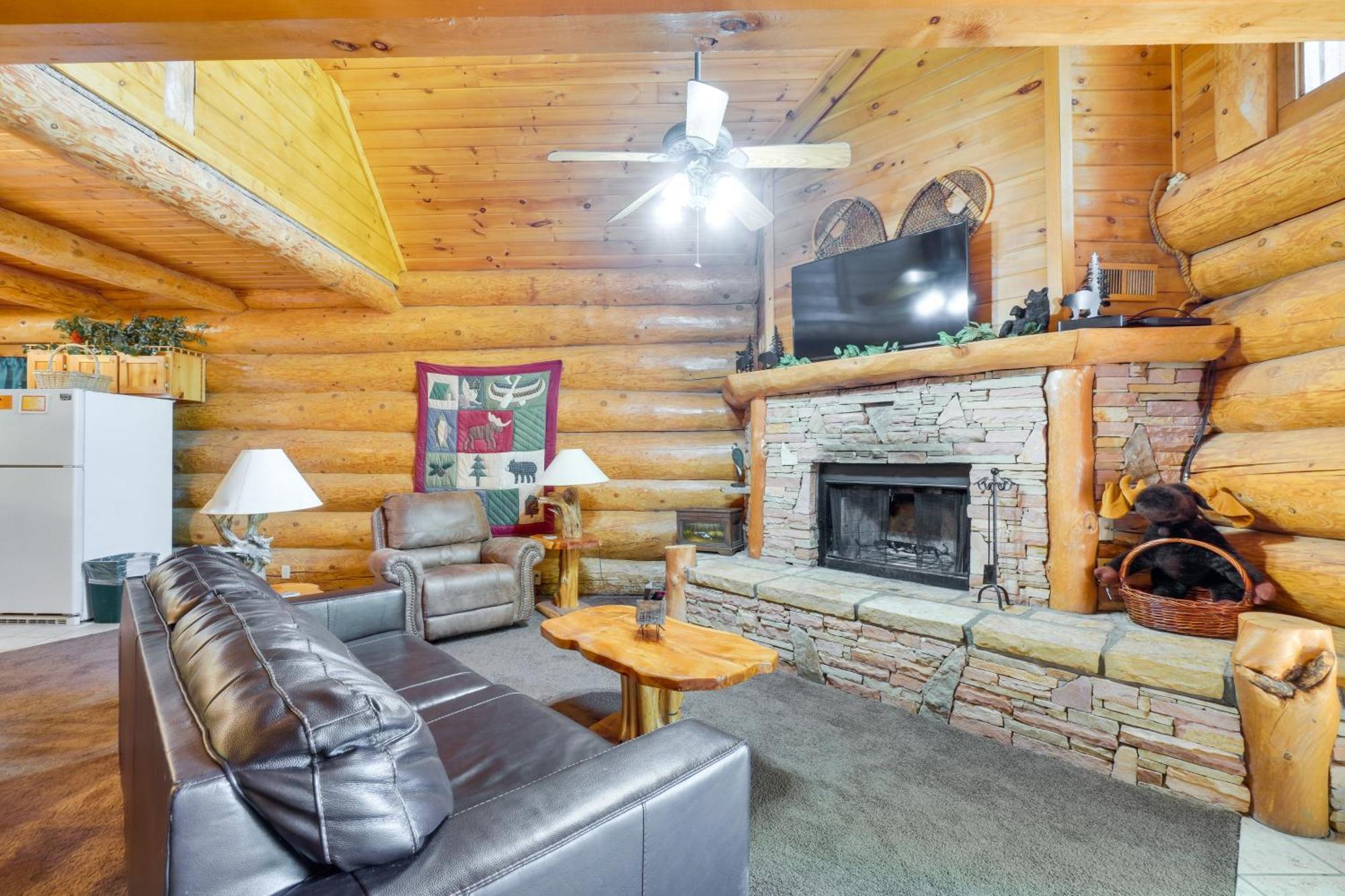 Vacation With Hot Tub And Game Room! Holiday home Gatlinburg