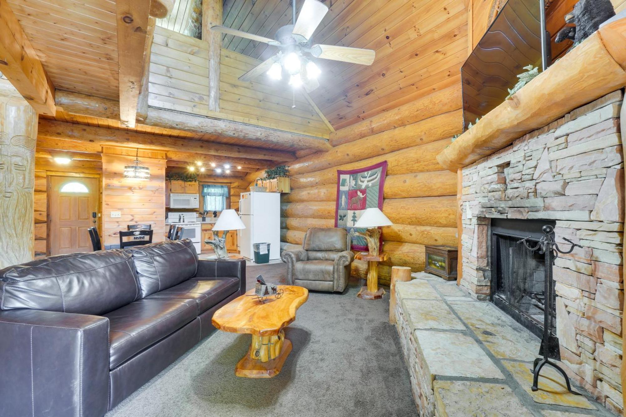 Vacation With Hot Tub And Game Room! Holiday home