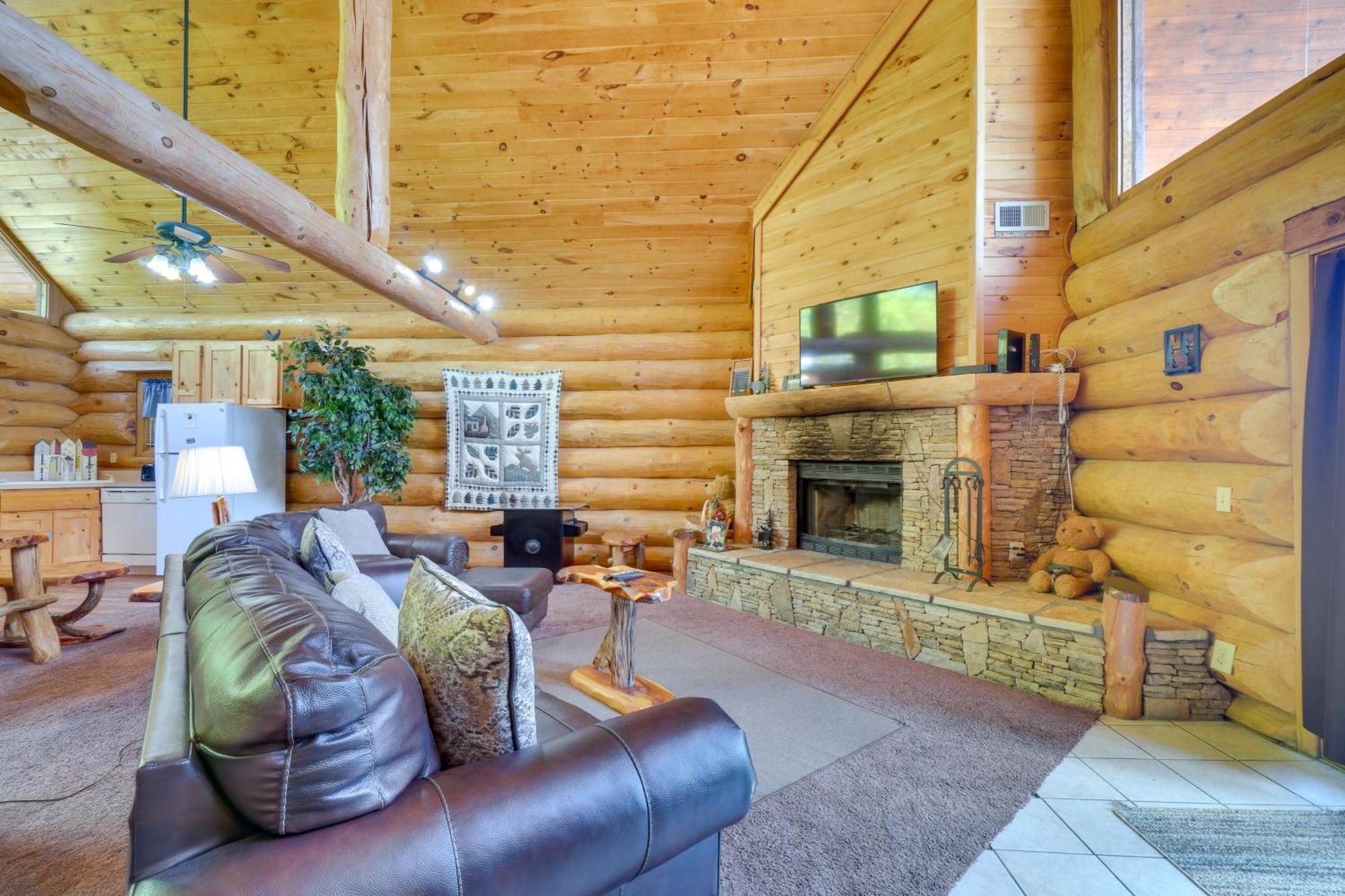 Apartment With Hot Tub About 11 Miles To Downtown *