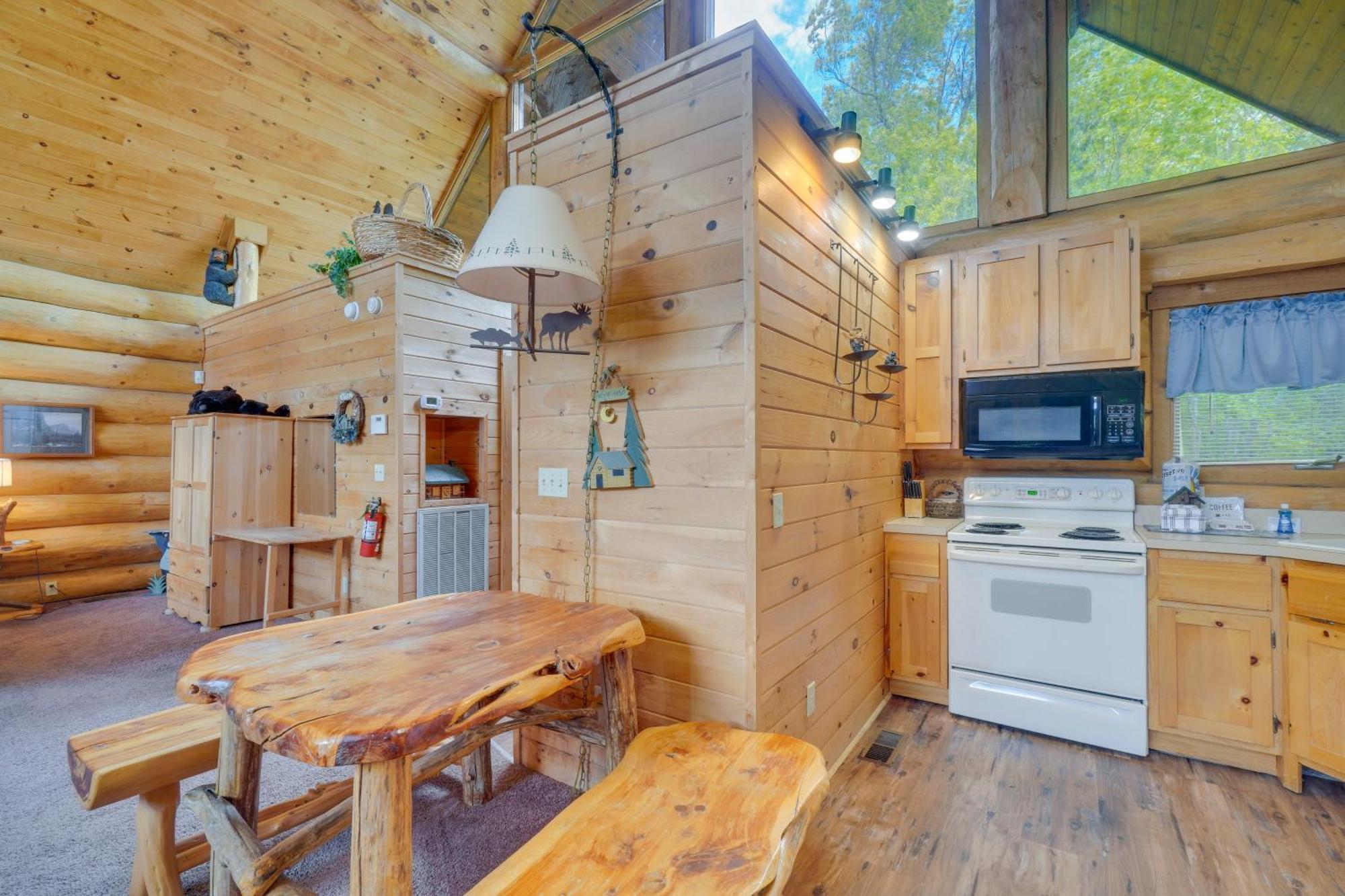 Apartment With Hot Tub About 11 Miles To Downtown