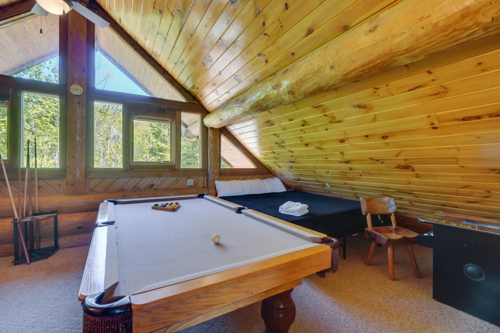 Vacation With Hot Tub And Game Room! *