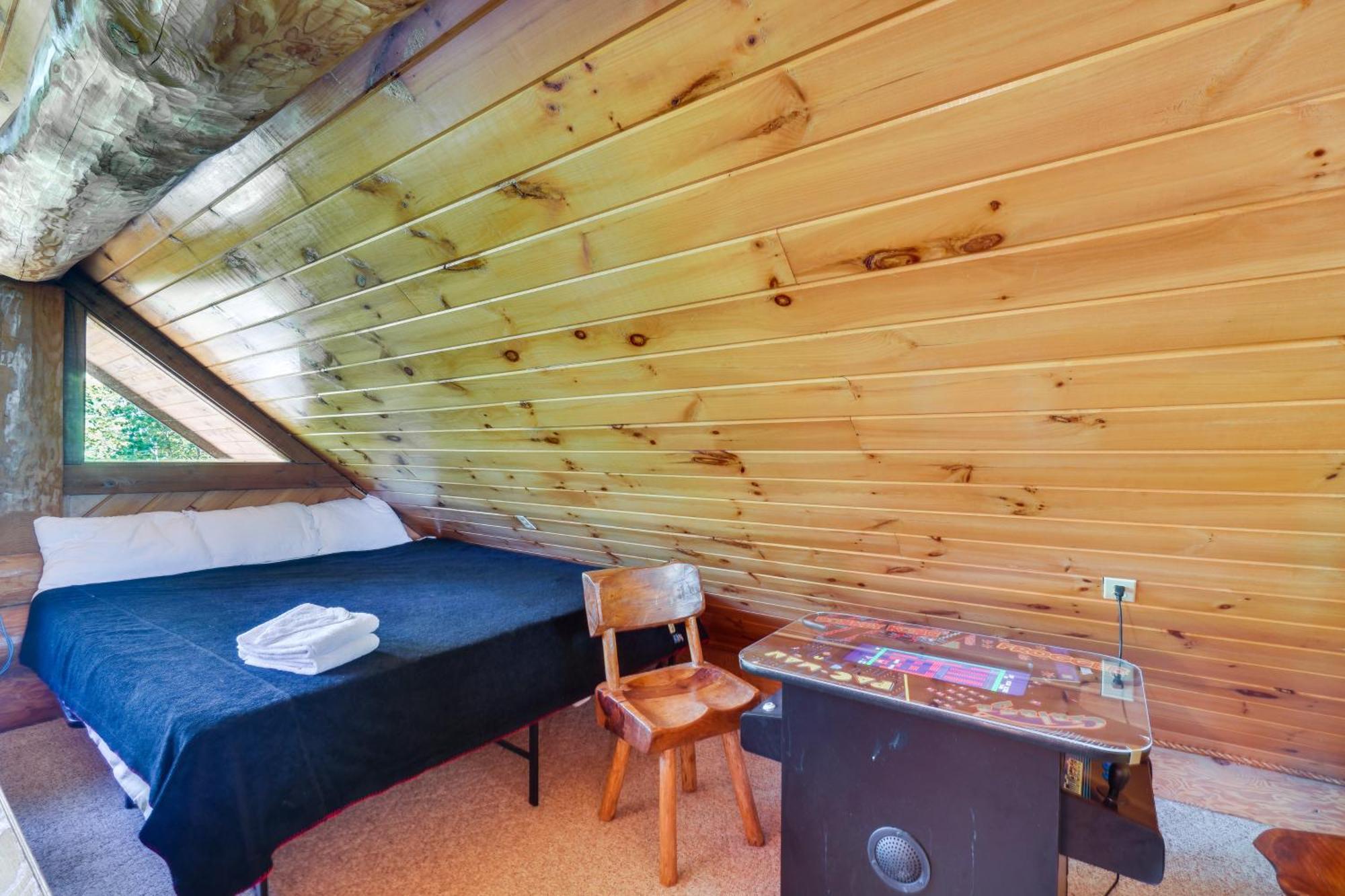 Vacation With Hot Tub And Game Room! Holiday home Gatlinburg