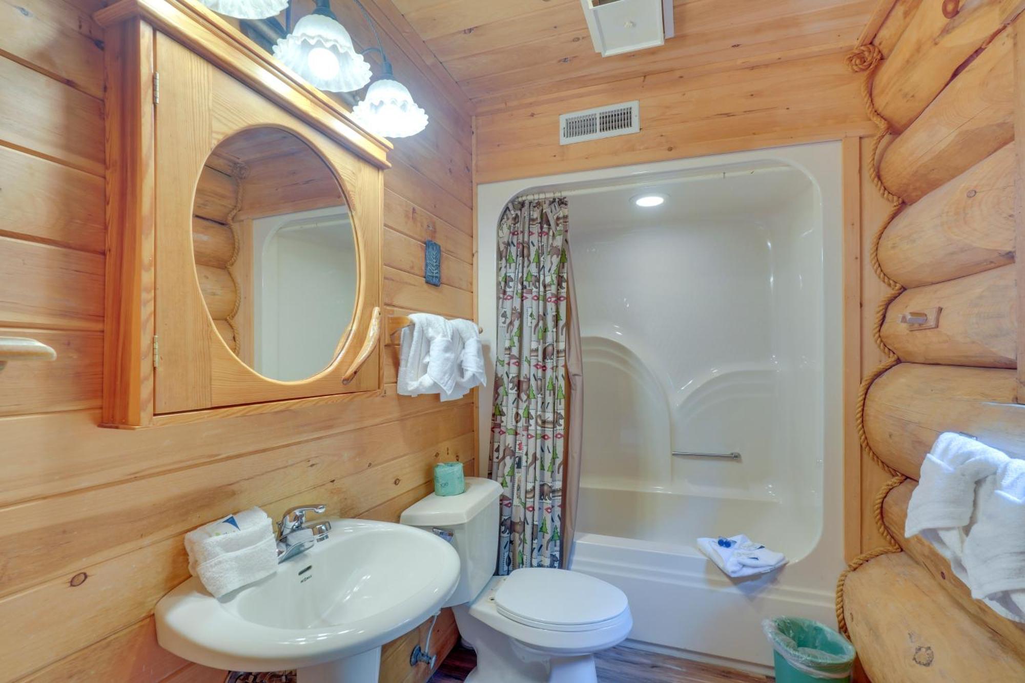 Apartment With Hot Tub About 11 Miles To Downtown
