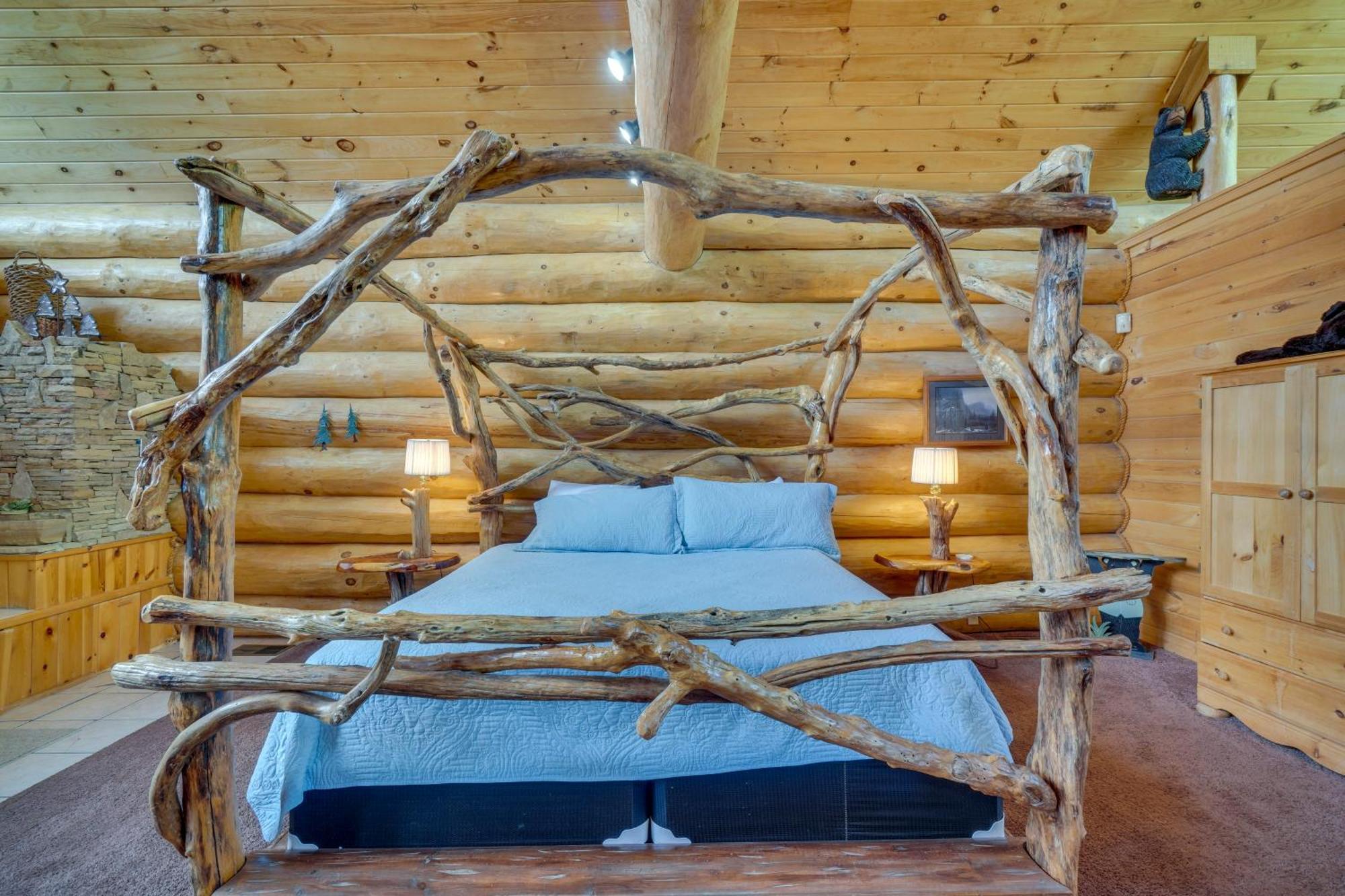 With Hot Tub About 11 Miles To Downtown Apartment *