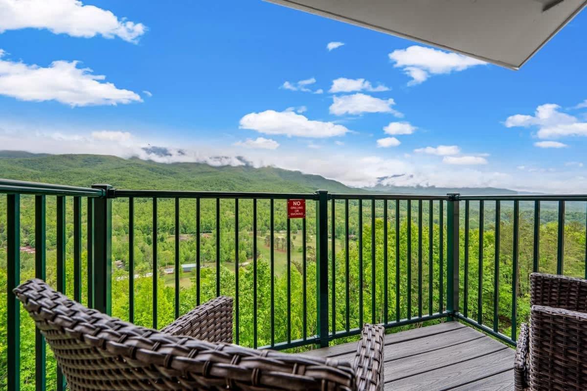 Holiday home Sleeps 6 Pool Playground Mountain Views Hot Tub