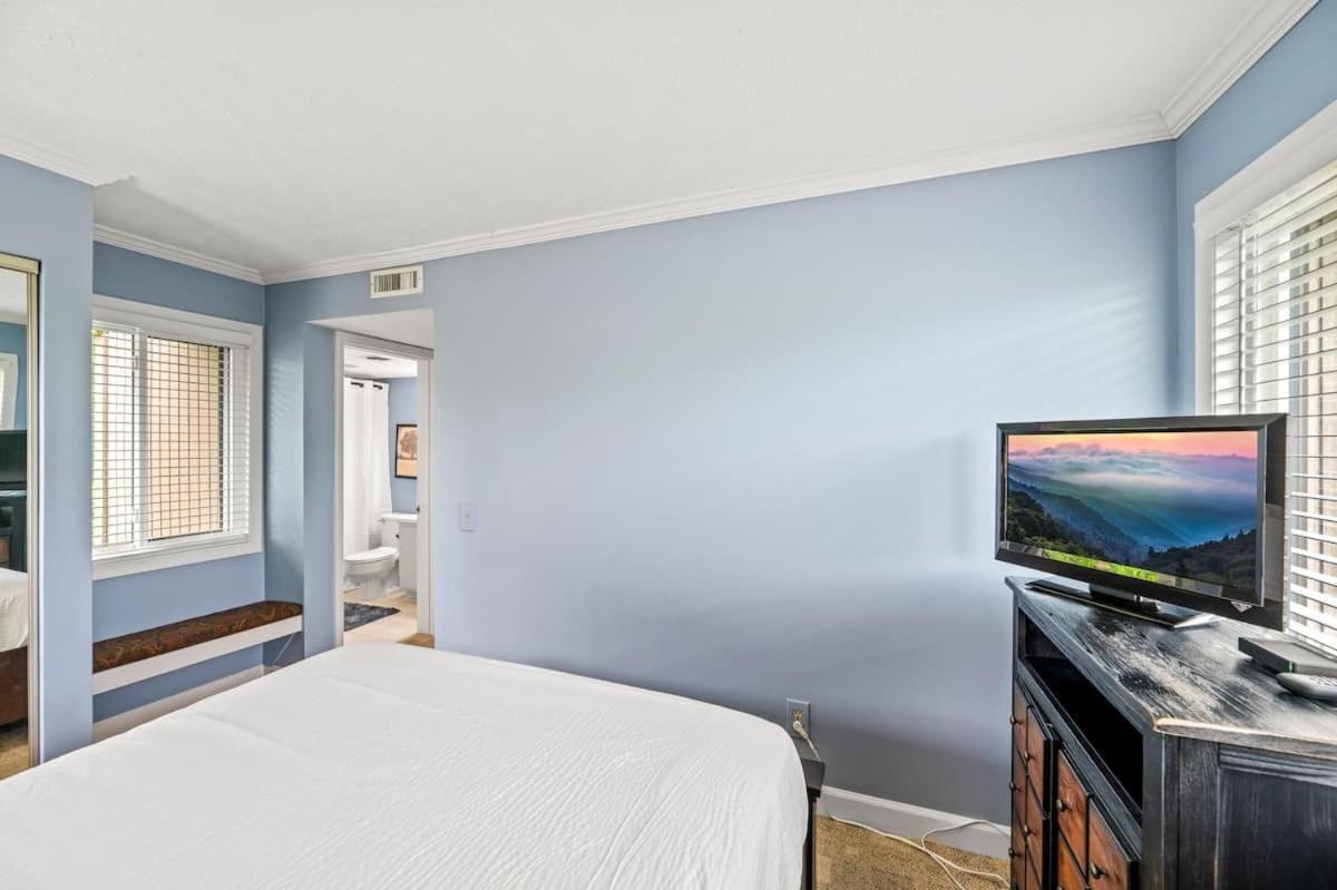 Sleeps 6 Pool Playground Mountain Views Hot Tub *