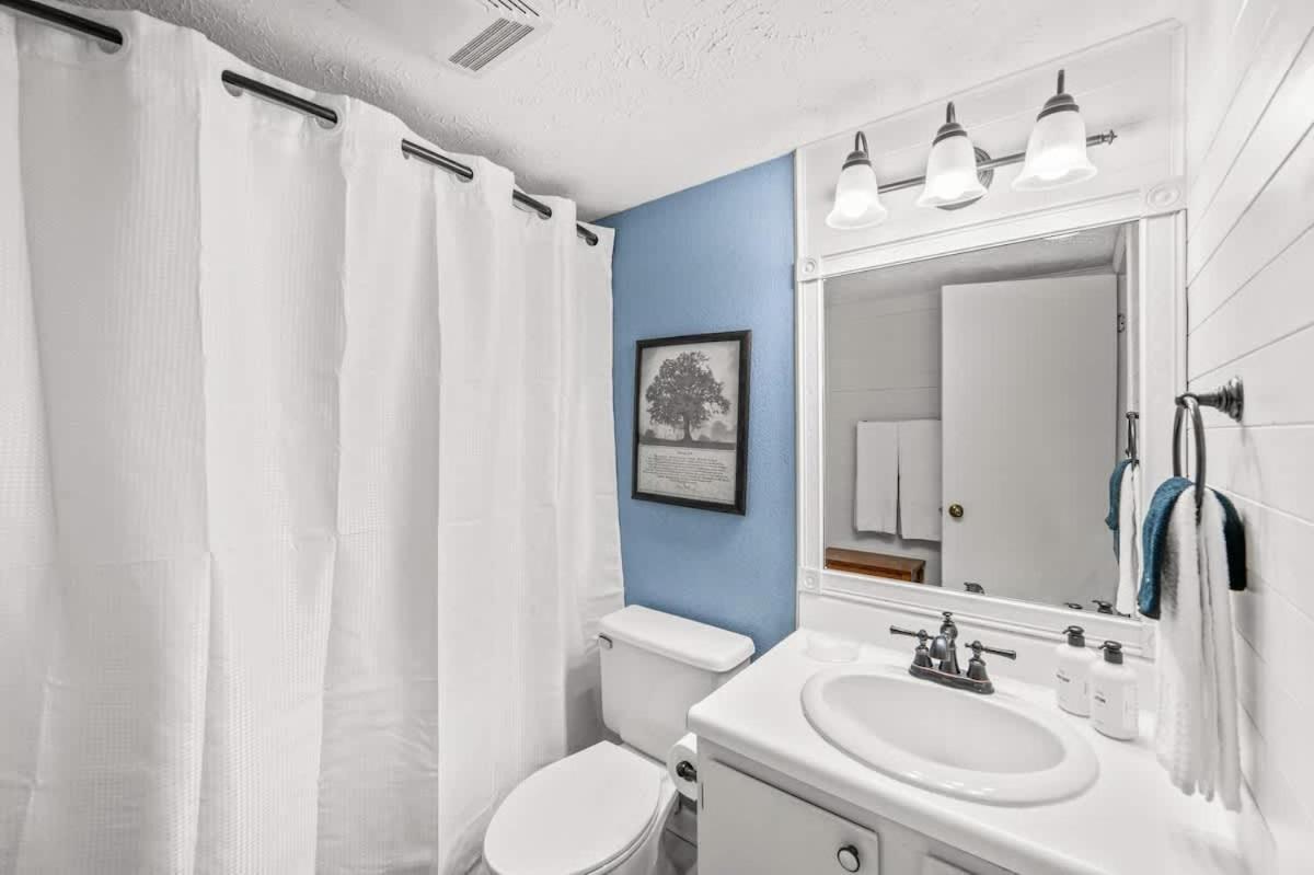 Sleeps 6 Pool Playground Mountain Views Hot Tub Holiday home