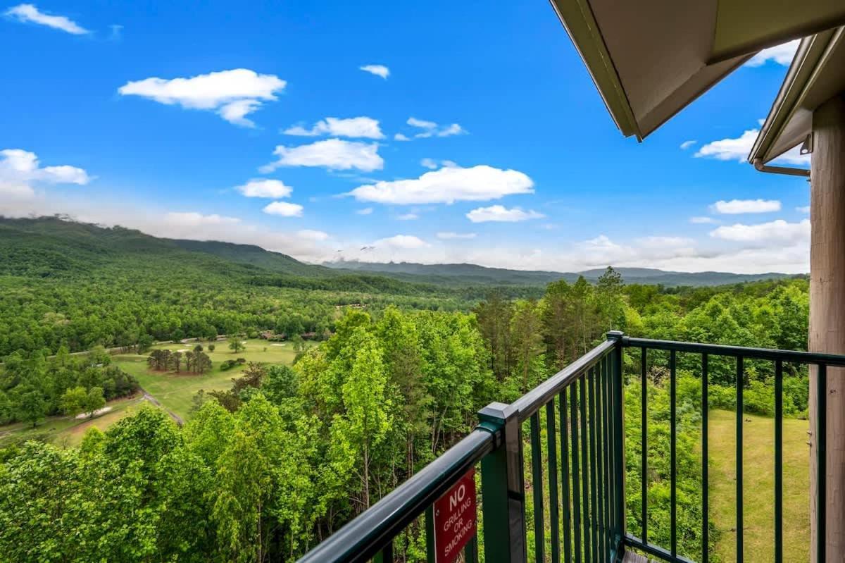 Holiday home Sleeps 6 Pool Playground Mountain Views Hot Tub