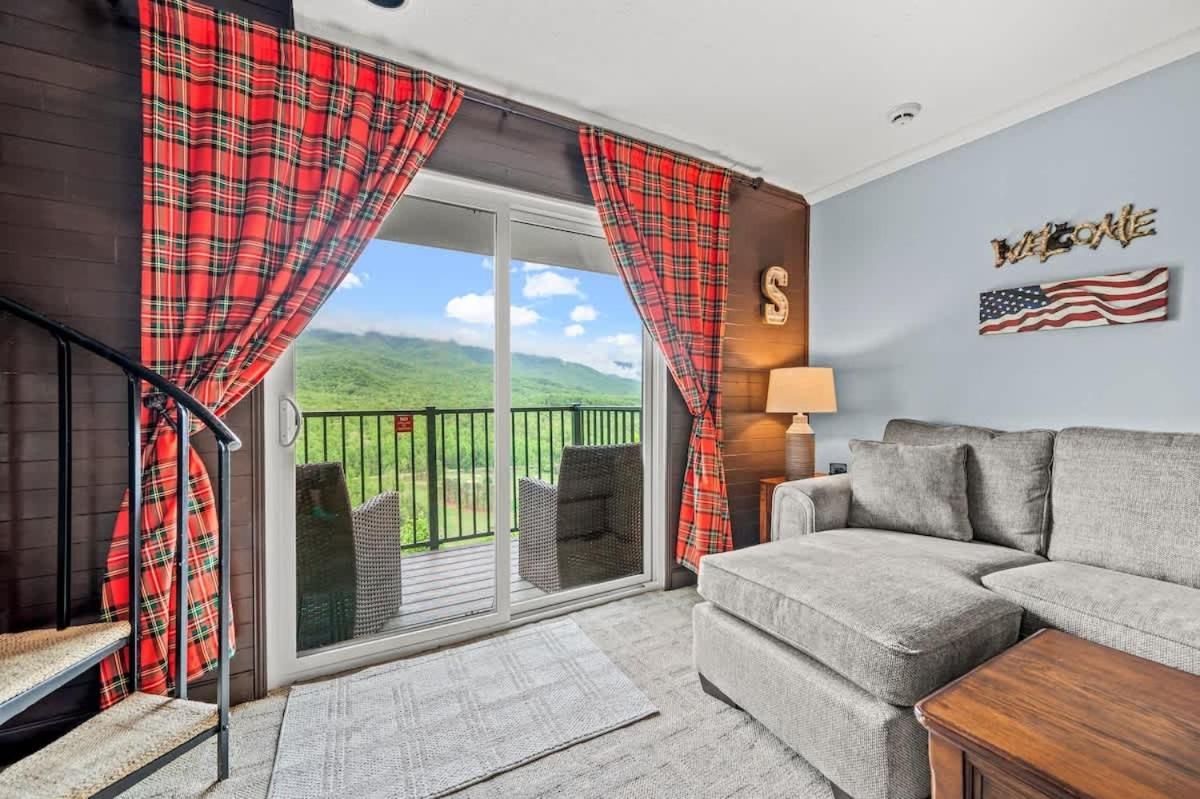Holiday home Sleeps 6 Pool Playground Mountain Views Hot Tub *