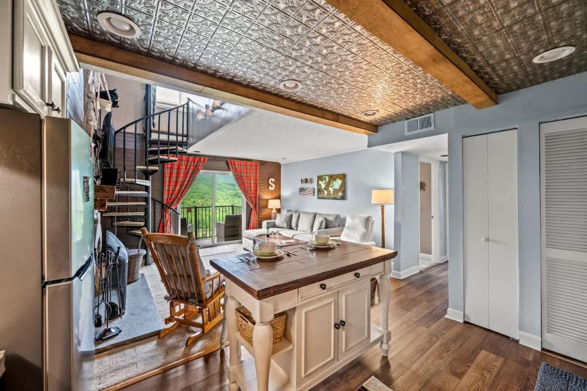 Sleeps 6 Pool Playground Mountain Views Hot Tub Holiday home