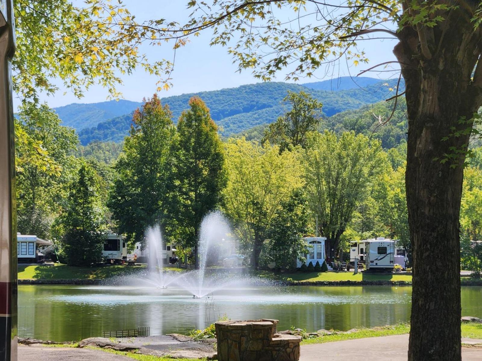 Creekside Glamping Resort- Pool, Fishing Pond, Mini Golf, Game Room, Pet Friendly Gatlinburg