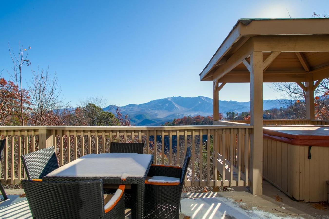 Heights Retreat - Mountain Views & Hot Tub Holiday home *