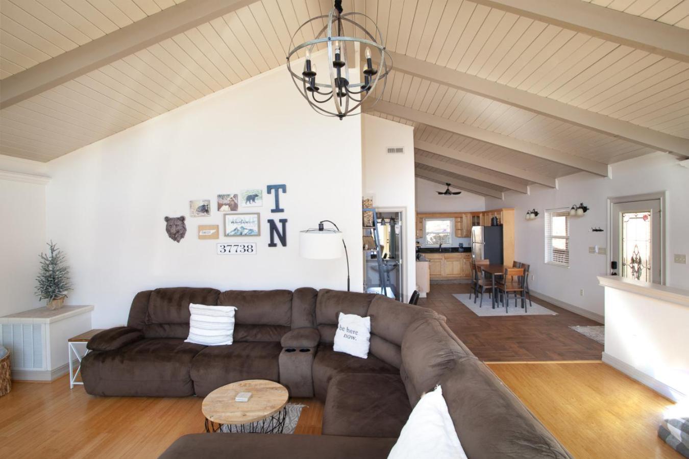Heights Retreat - Mountain Views & Hot Tub Holiday home *
