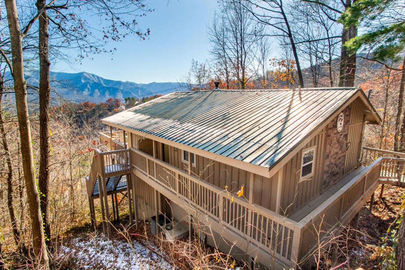 Heights Retreat - Mountain Views & Hot Tub Gatlinburg