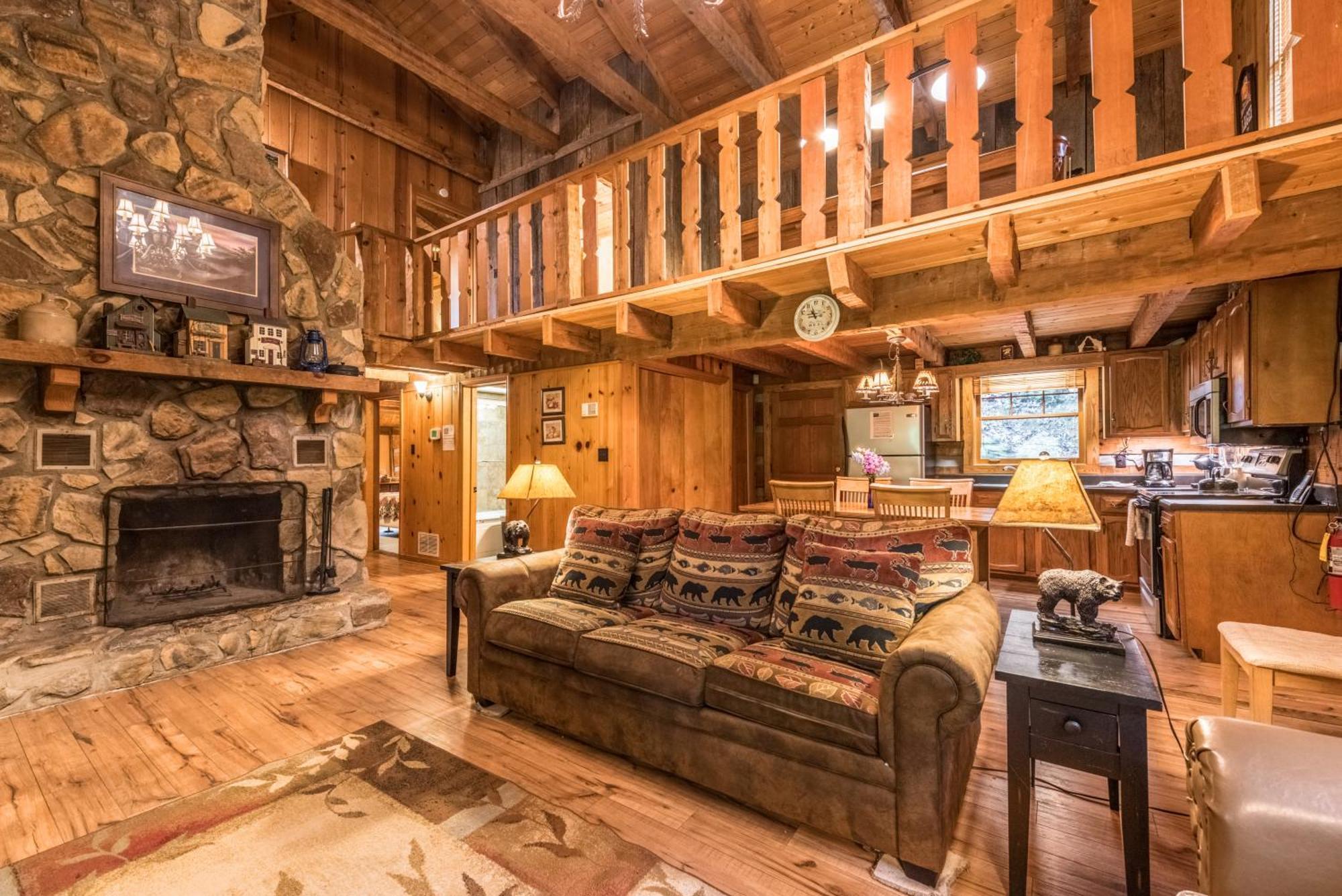 Chalet Authentic Log With Hot Tub, Fireplace, Fire Pit And Billiards !