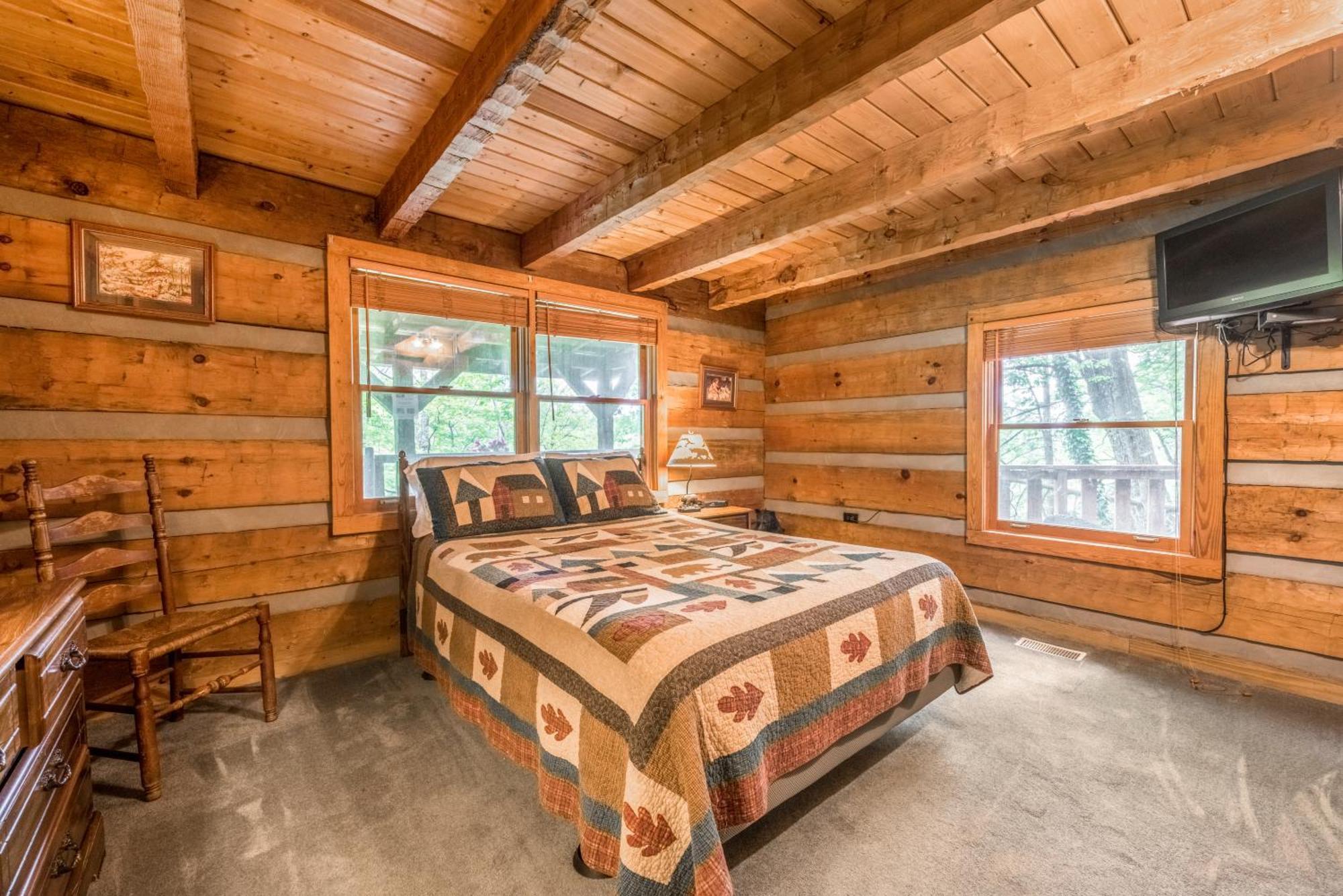Chalet Authentic Log With Hot Tub, Fireplace, Fire Pit And Billiards ! *
