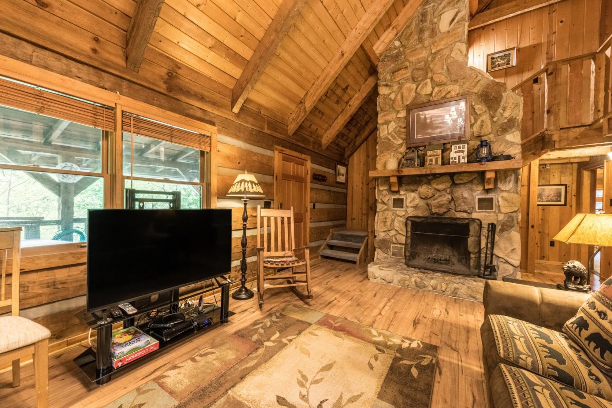 Authentic Log With Hot Tub, Fireplace, Fire Pit And Billiards !