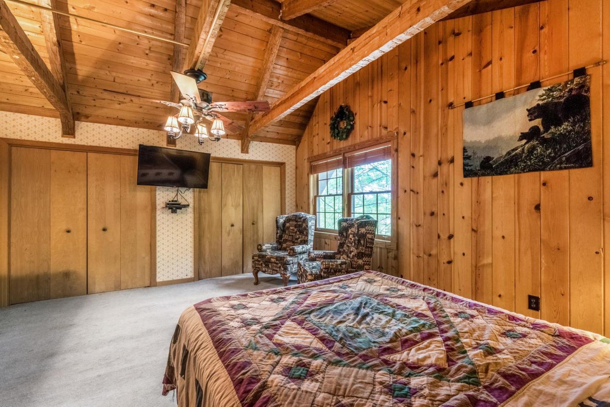 Chalet Authentic Log With Hot Tub, Fireplace, Fire Pit And Billiards ! *