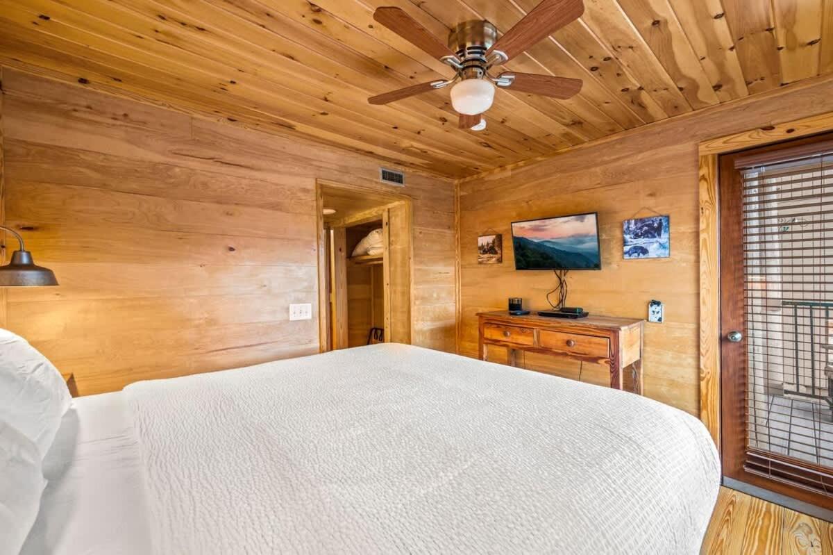 Black Bear Bliss Holiday home *