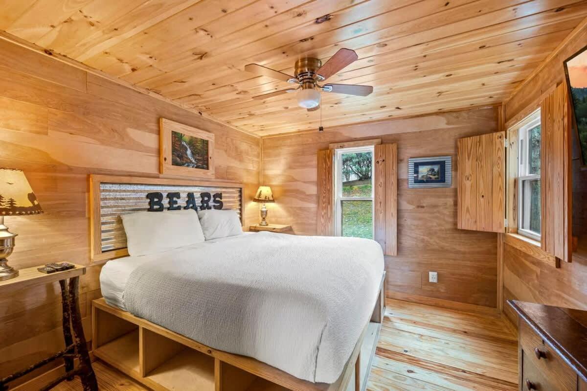 Black Bear Bliss * Gatlinburg