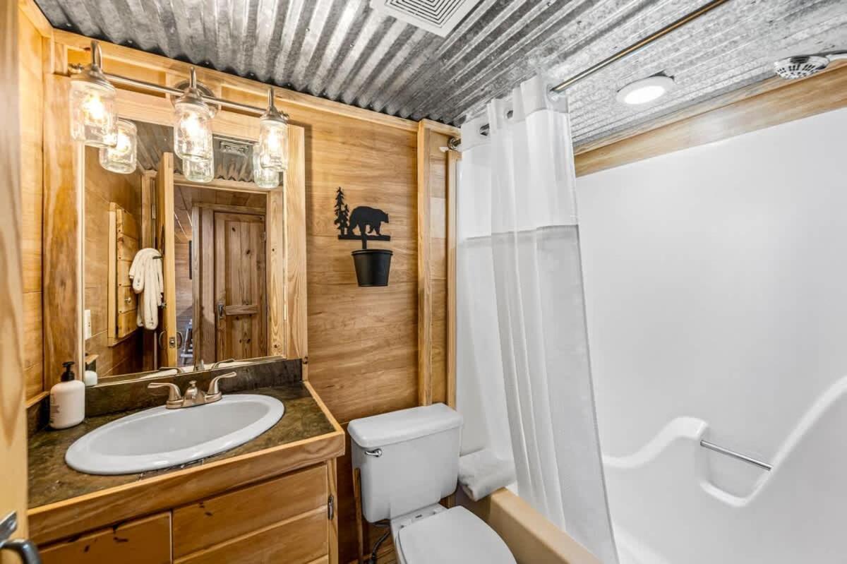 Black Bear Bliss Holiday home