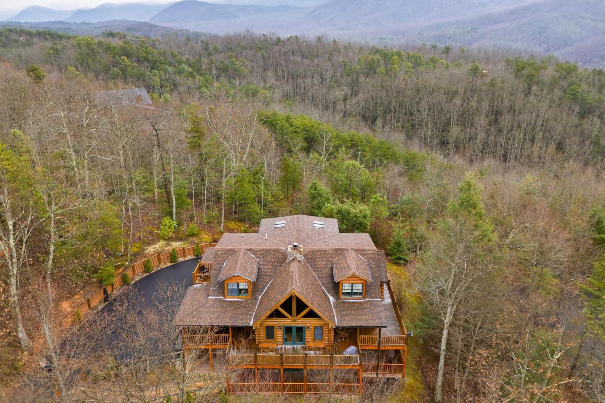 American Dream By Avantstay Deck W Views Theater Game Community Pool Gatlinburg