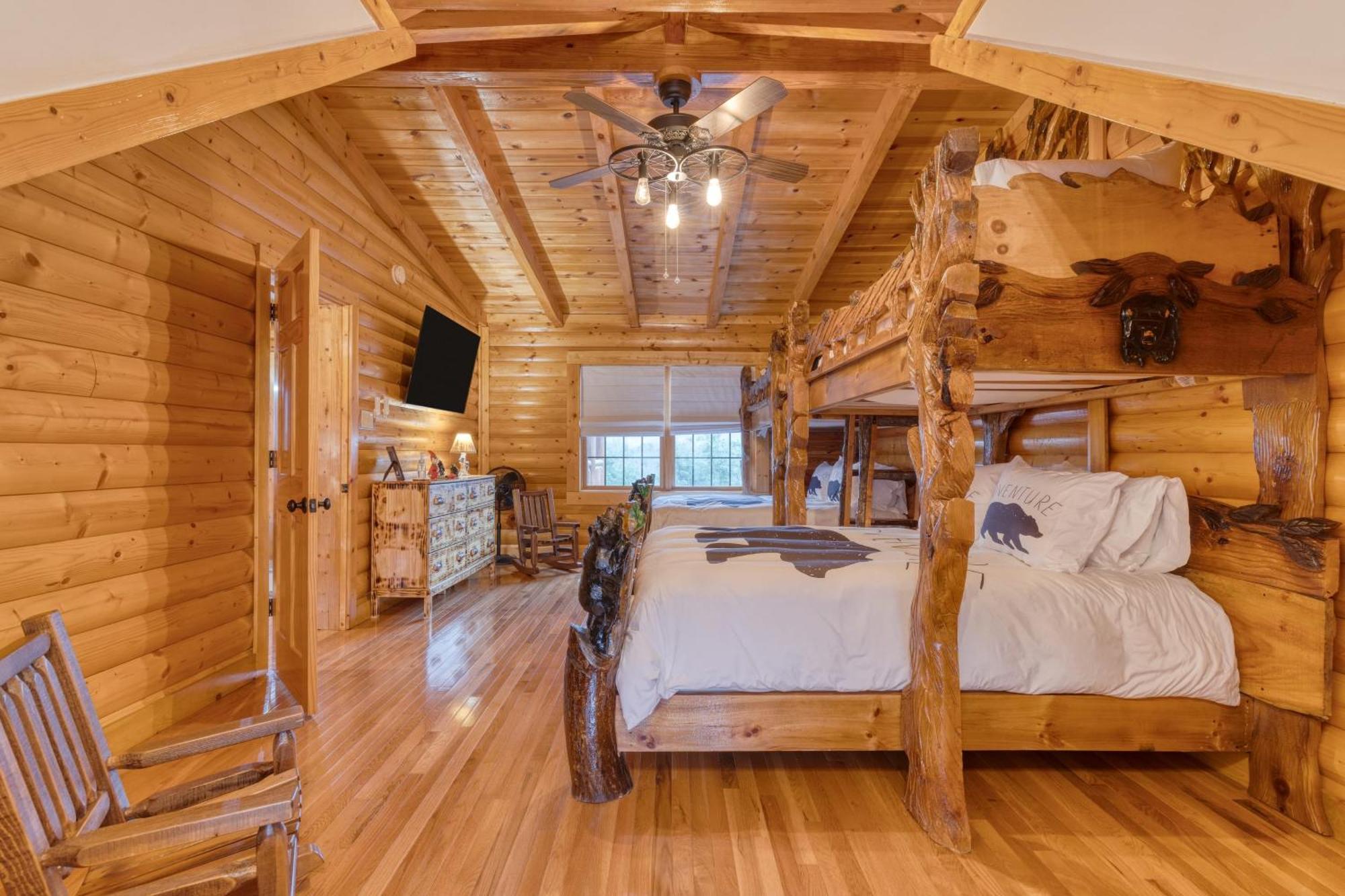 American Dream By Avantstay Deck W Views Theater Game Community Pool Gatlinburg
