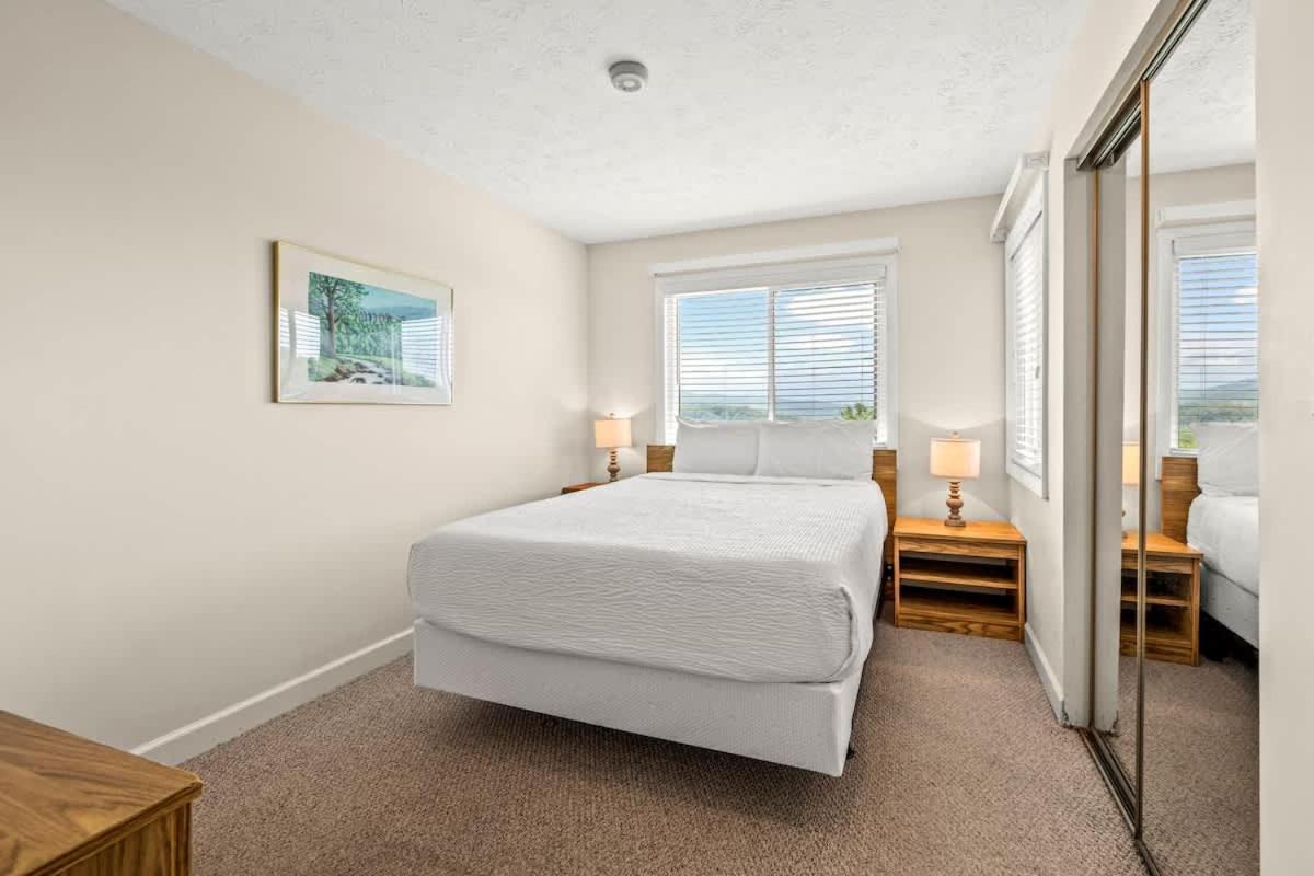 Sleeps 4*private Balcony W/ Views*heated Pool Holiday home Gatlinburg