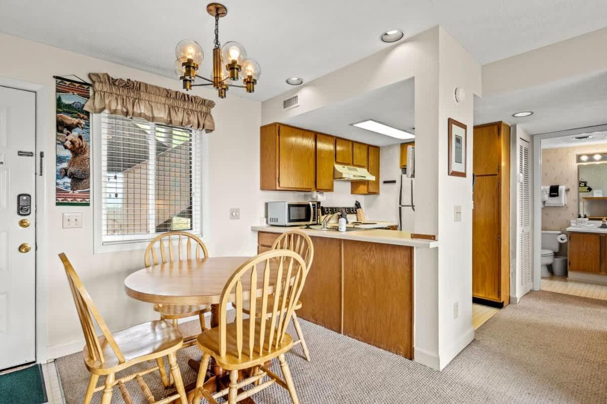Holiday home Sleeps 4*private Balcony W/ Views*heated Pool *