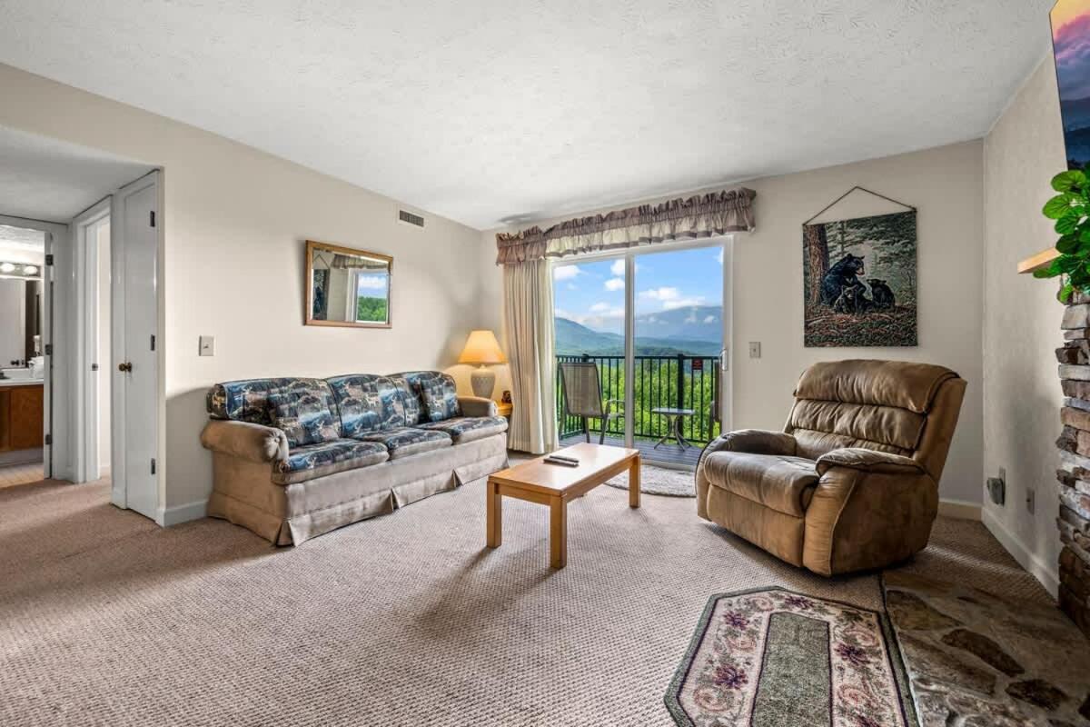 Holiday home Sleeps 4*private Balcony W/ Views*heated Pool