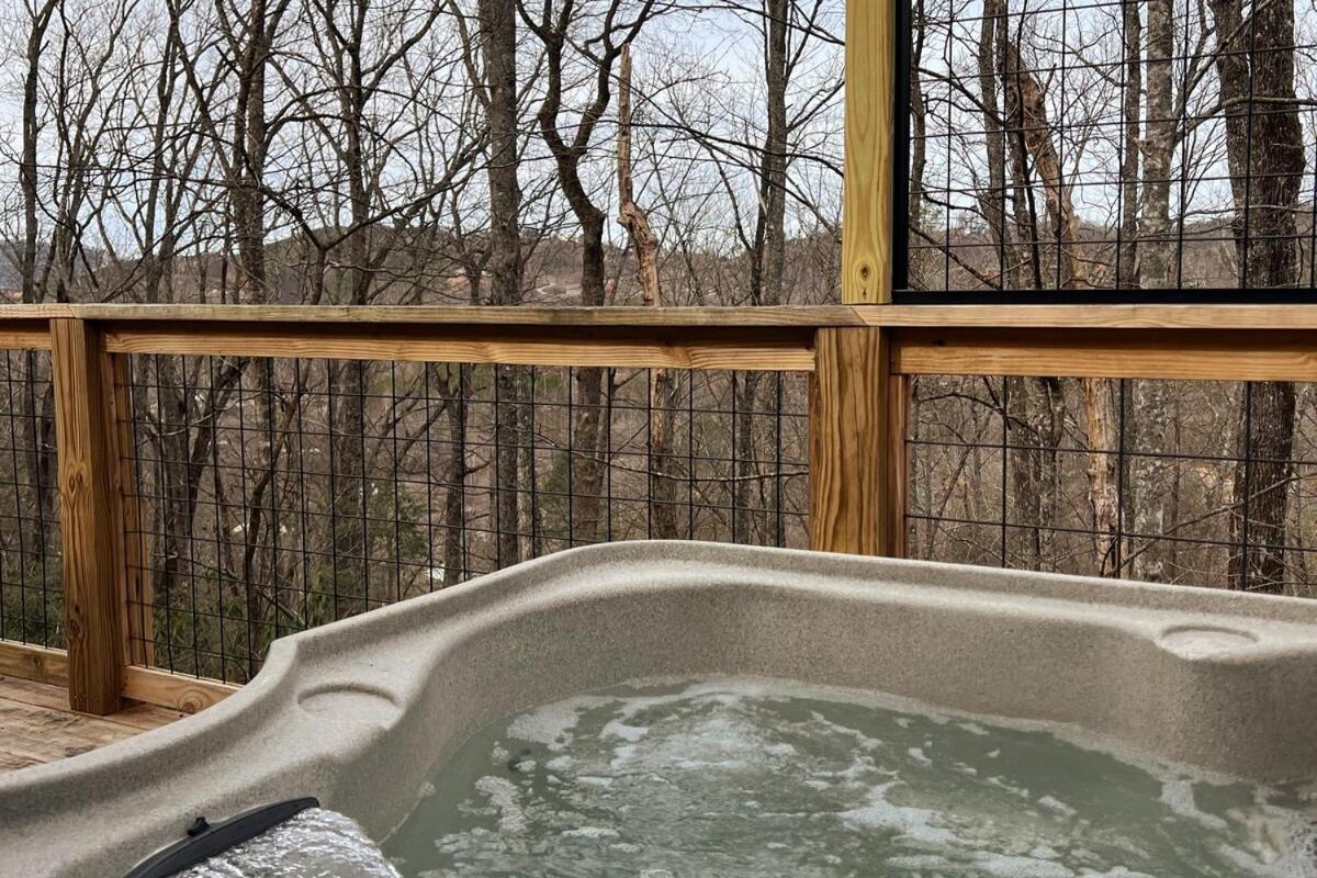 Holiday home Treetop Hideaway - Winter Escape With Hot Tub Gatlinburg