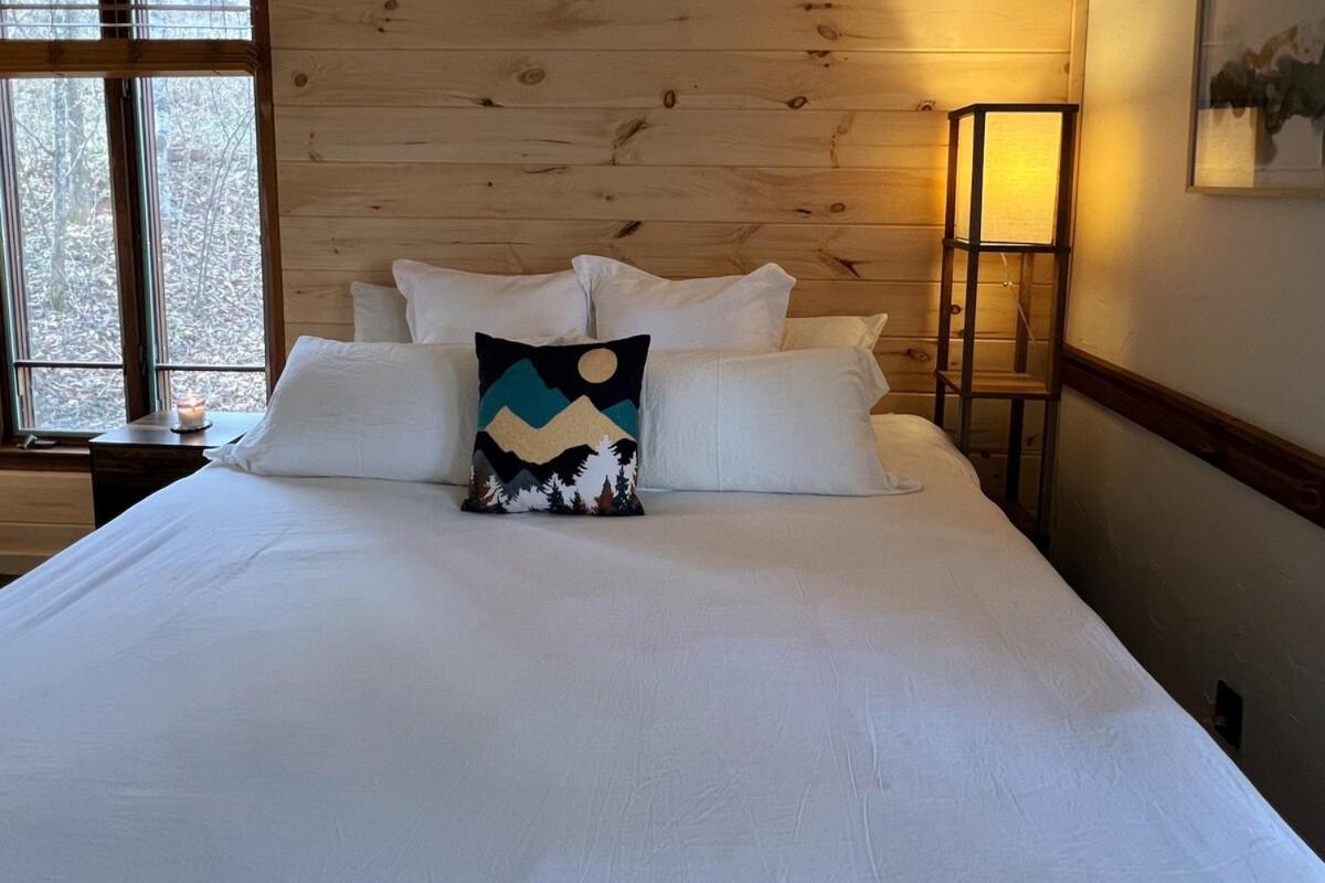 Treetop Hideaway - Winter Escape With Hot Tub Gatlinburg