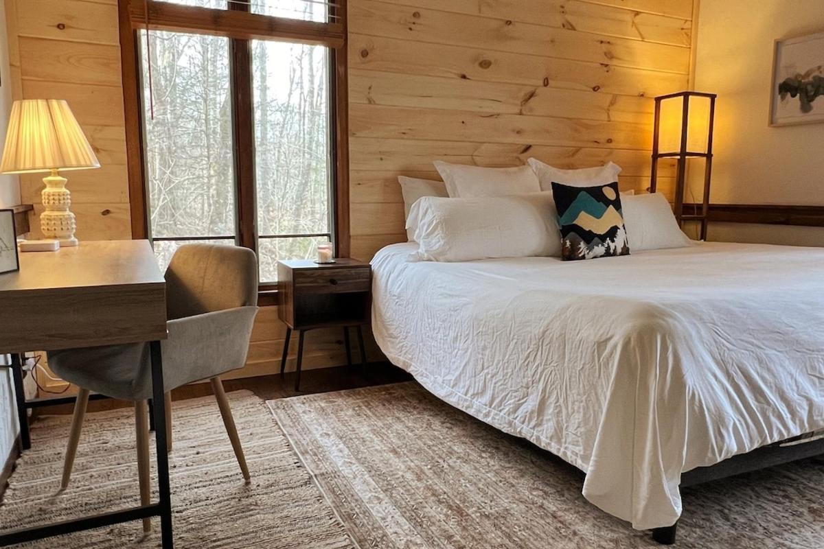 Treetop Hideaway - Winter Escape With Hot Tub Holiday home *