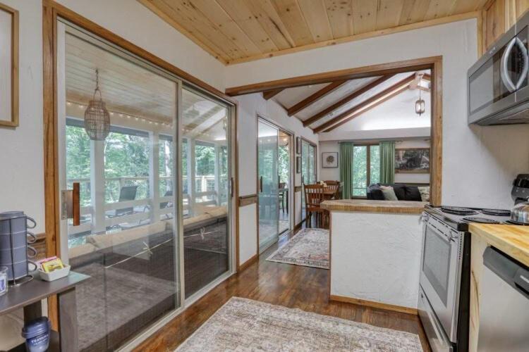 Treetop Hideaway - Winter Escape With Hot Tub Gatlinburg