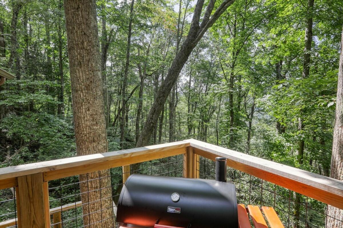 Treetop Hideaway - Winter Escape With Hot Tub Holiday home Gatlinburg