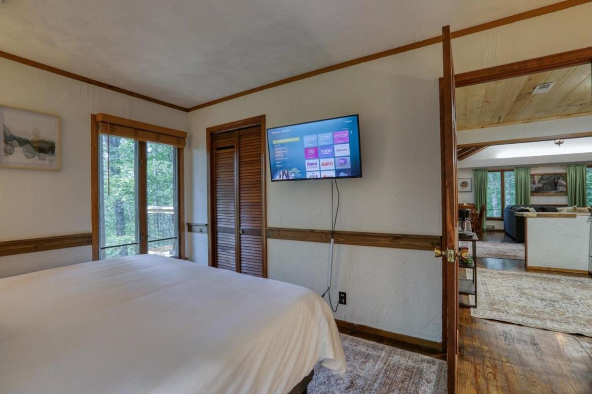 Treetop Hideaway - Winter Escape With Hot Tub Holiday home