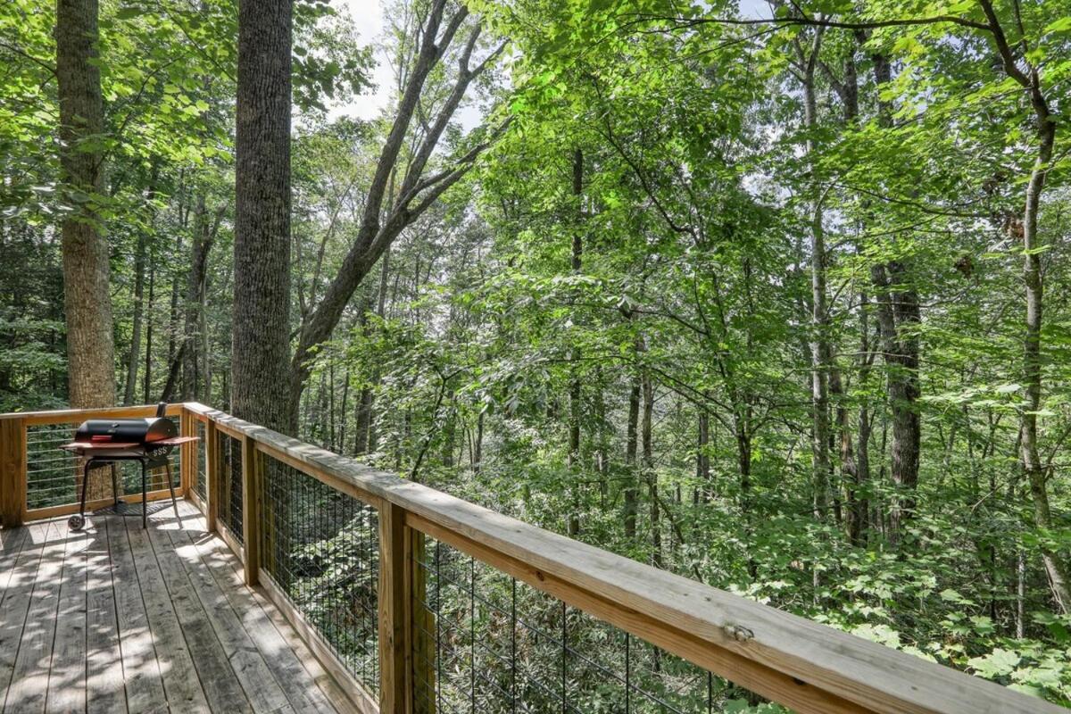 Holiday home Treetop Hideaway - Winter Escape With Hot Tub