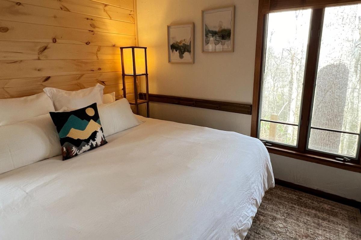 Treetop Hideaway - Winter Escape With Hot Tub Holiday home *
