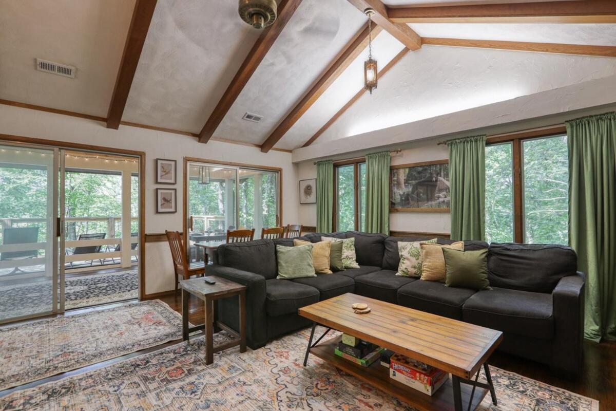 Treetop Hideaway - Winter Escape With Hot Tub Holiday home Gatlinburg