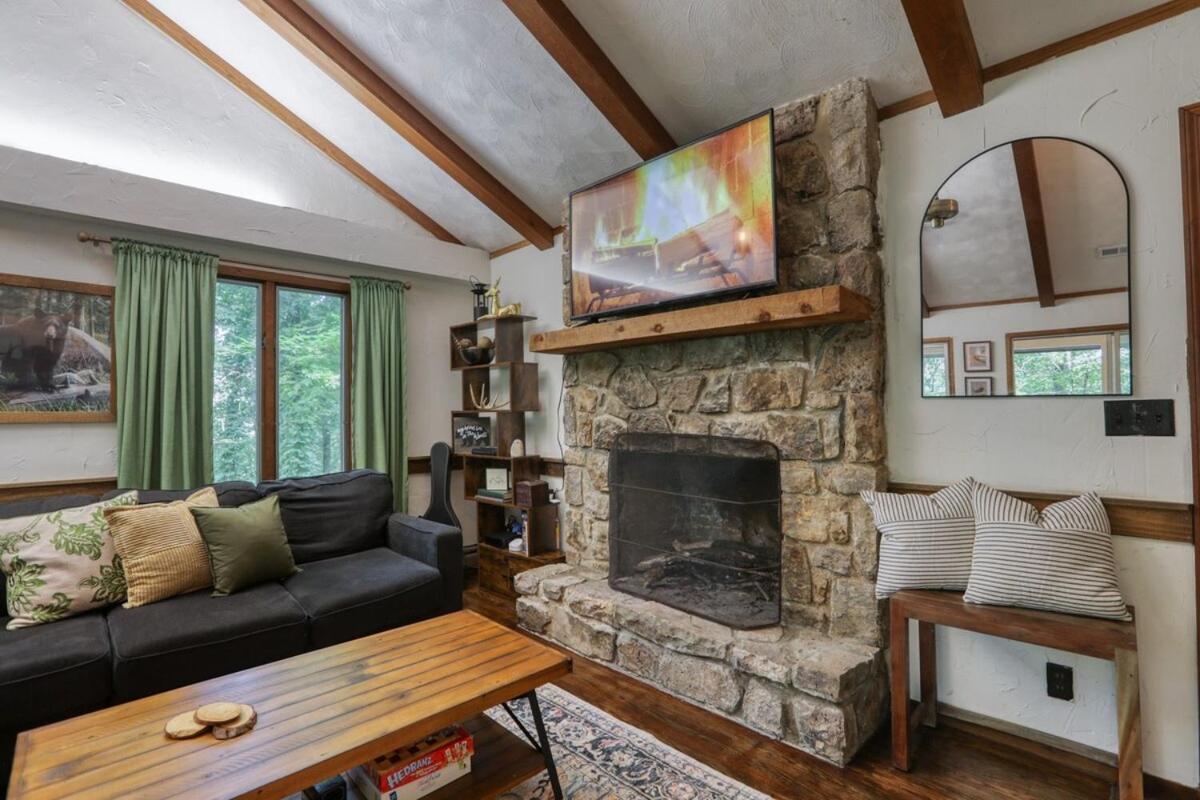 Treetop Hideaway - Winter Escape With Hot Tub
