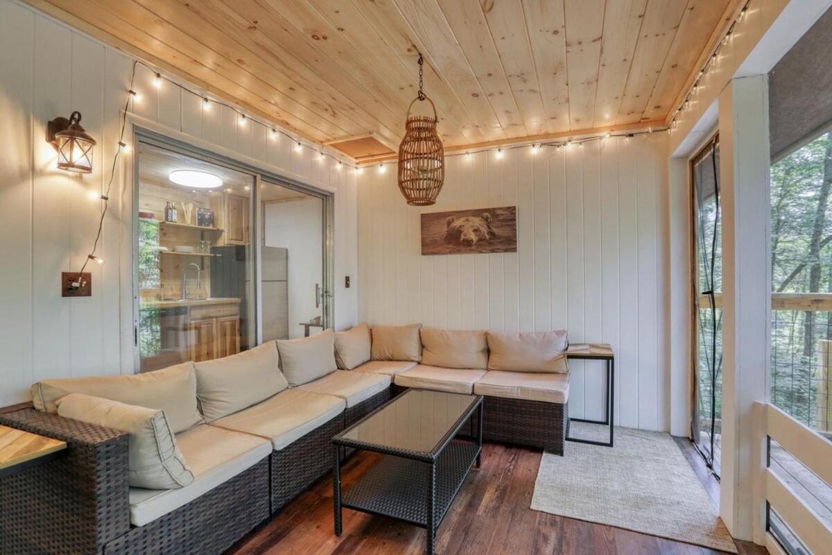 Treetop Hideaway - Winter Escape With Hot Tub Holiday home